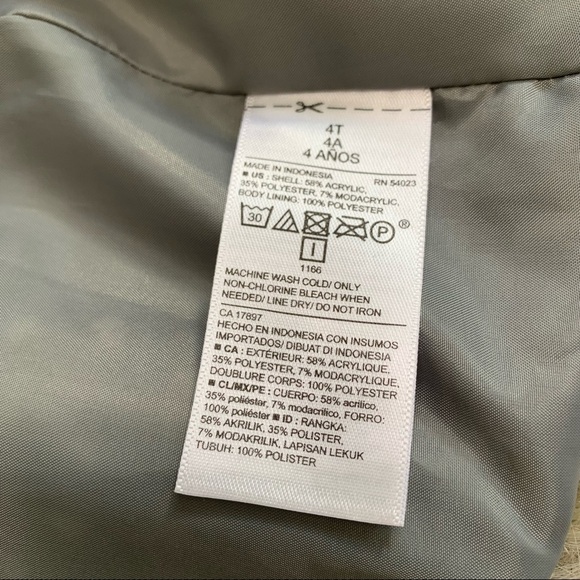 OLD NAVY Faux Fur Vest With Button Enclosure Ivory/Grey Mix Girls Age 4T - Picture 9 of 11